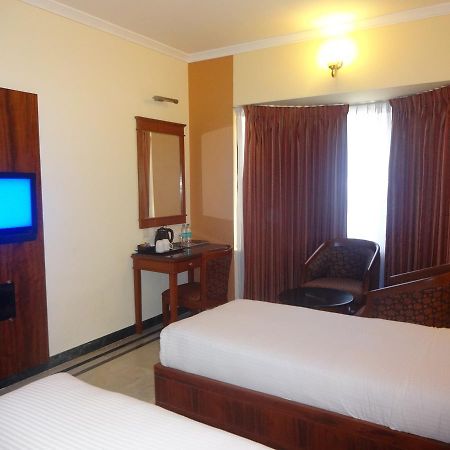 Hotel Grand Palace Chennai Exterior photo