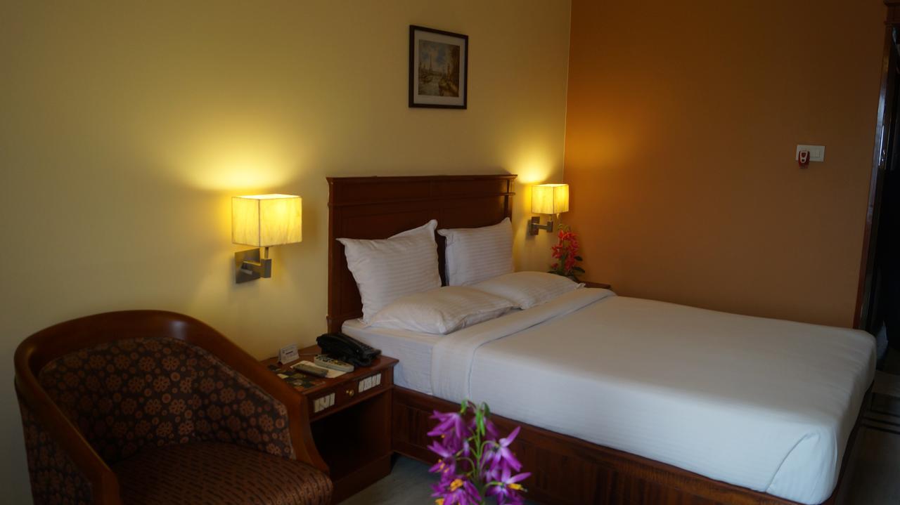 Hotel Grand Palace Chennai Exterior photo