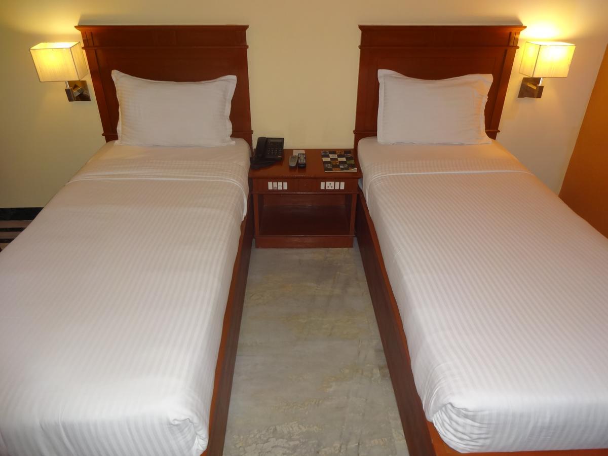 Hotel Grand Palace Chennai Exterior photo