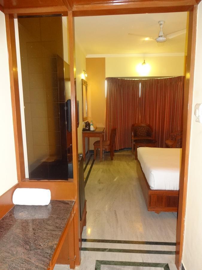 Hotel Grand Palace Chennai Exterior photo